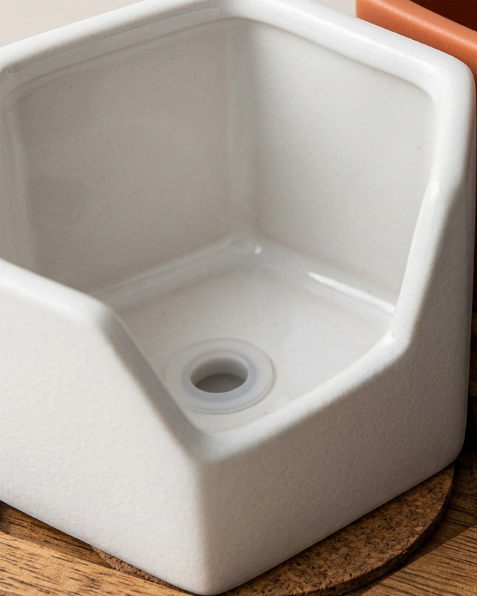 Ywjfk Hexagonal Mini Ceramic Planter Set of 3 with Acacia Tray - Detail view